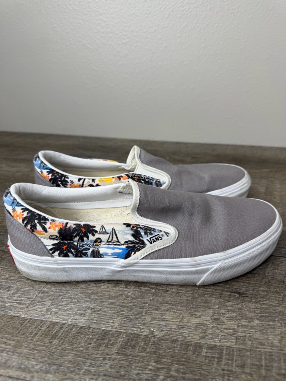 Classic Slip-On (beach) Vans Gray White Mens 7.5 Women’s 9